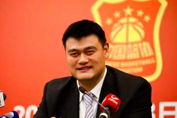 中國籃協(xié)現(xiàn)任主席是誰？